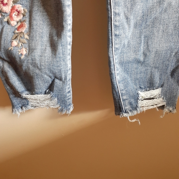 A&F High Rise Skinny Floral Embroidered - Picture 5 of 8